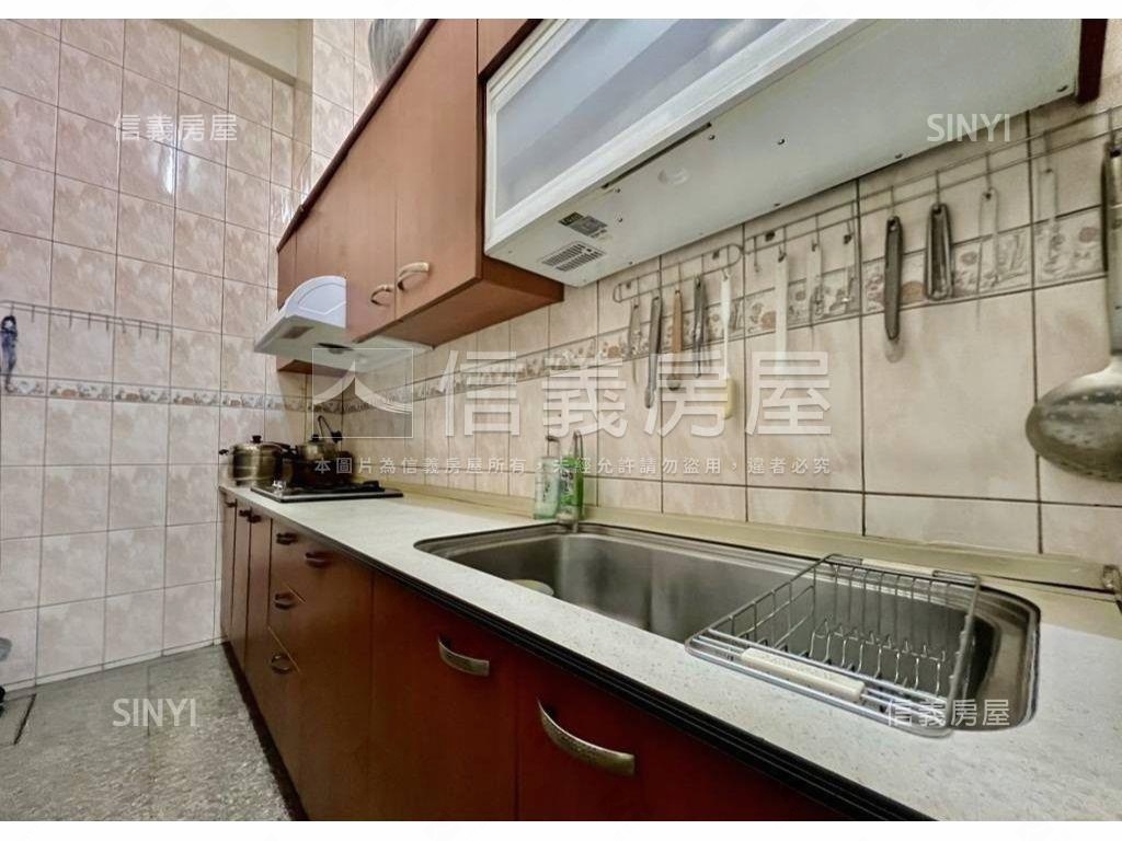 大里二期｜臨路店住｜很讚房屋室內格局與周邊環境