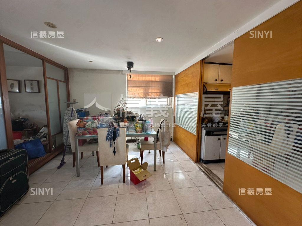 綠葉大空間附車位２房屋室內格局與周邊環境