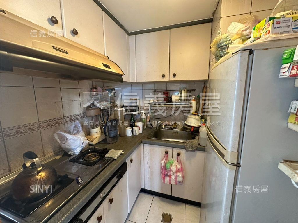 綠葉大空間附車位２房屋室內格局與周邊環境