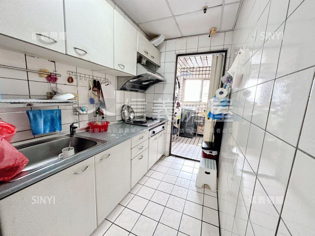 工學商圈園道旁大三房車位房屋室內格局與周邊環境