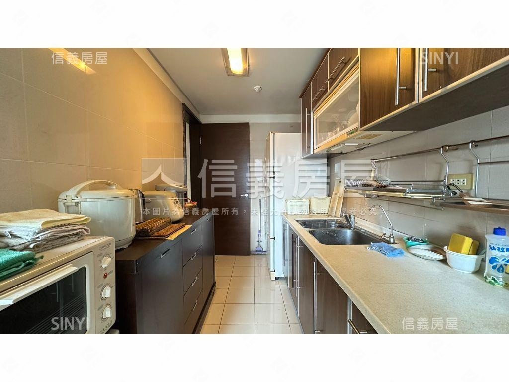 木柵市中心景觀四房車位房屋室內格局與周邊環境