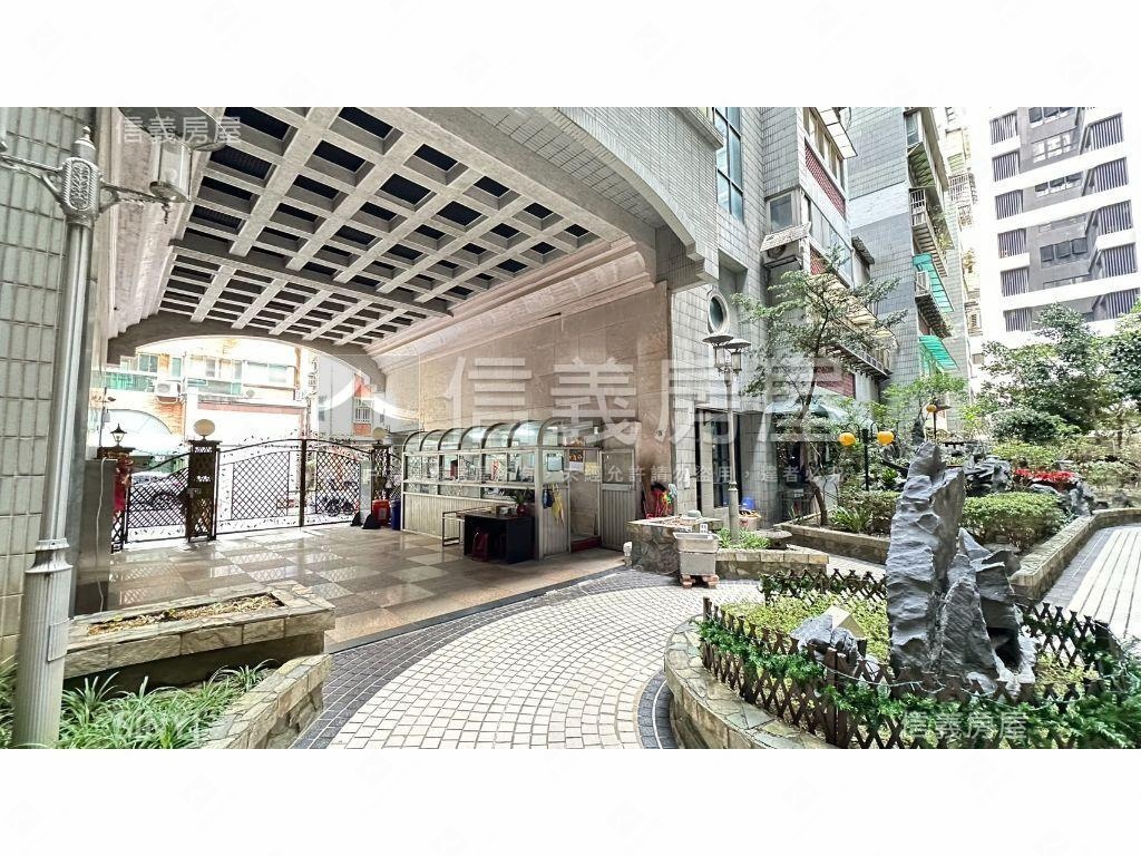 木柵市中心景觀四房車位房屋室內格局與周邊環境