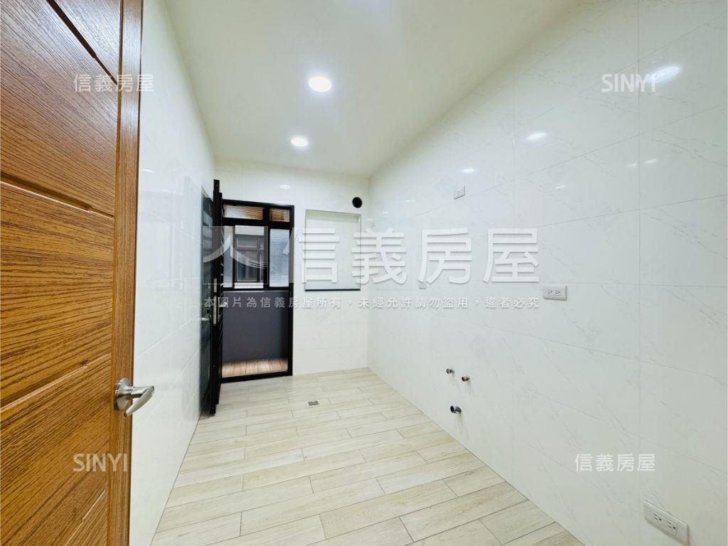 全新裝潢大器四房房屋室內格局與周邊環境