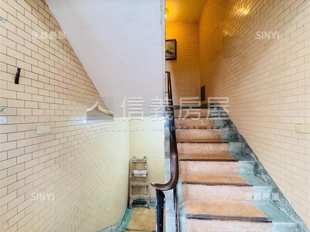 全新裝潢大器四房房屋室內格局與周邊環境