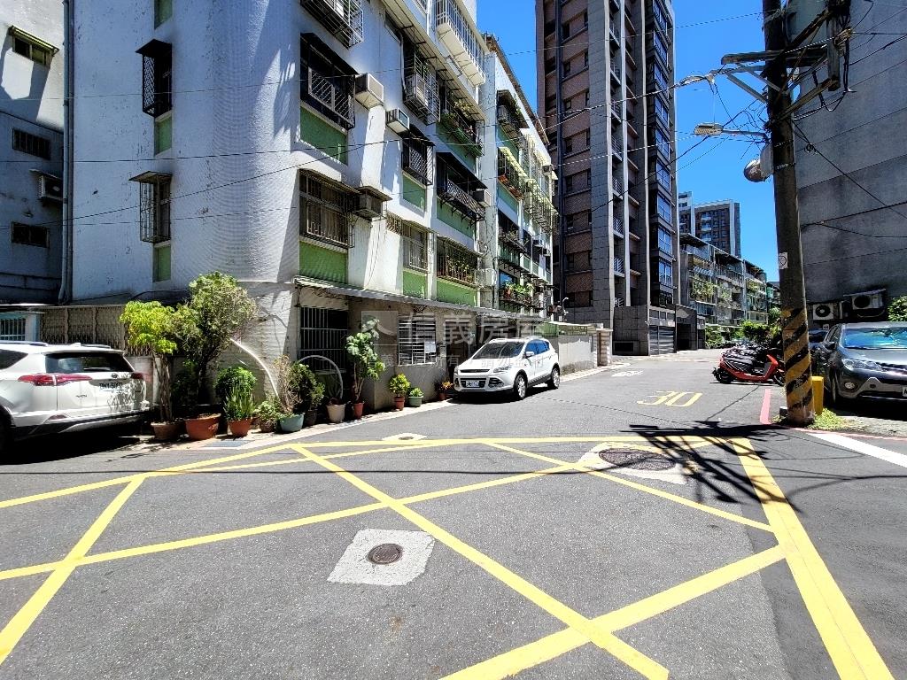 捷運公園首購３房房屋室內格局與周邊環境