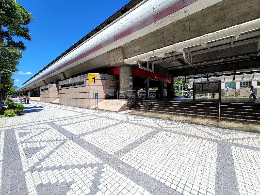 捷運公園首購３房房屋室內格局與周邊環境