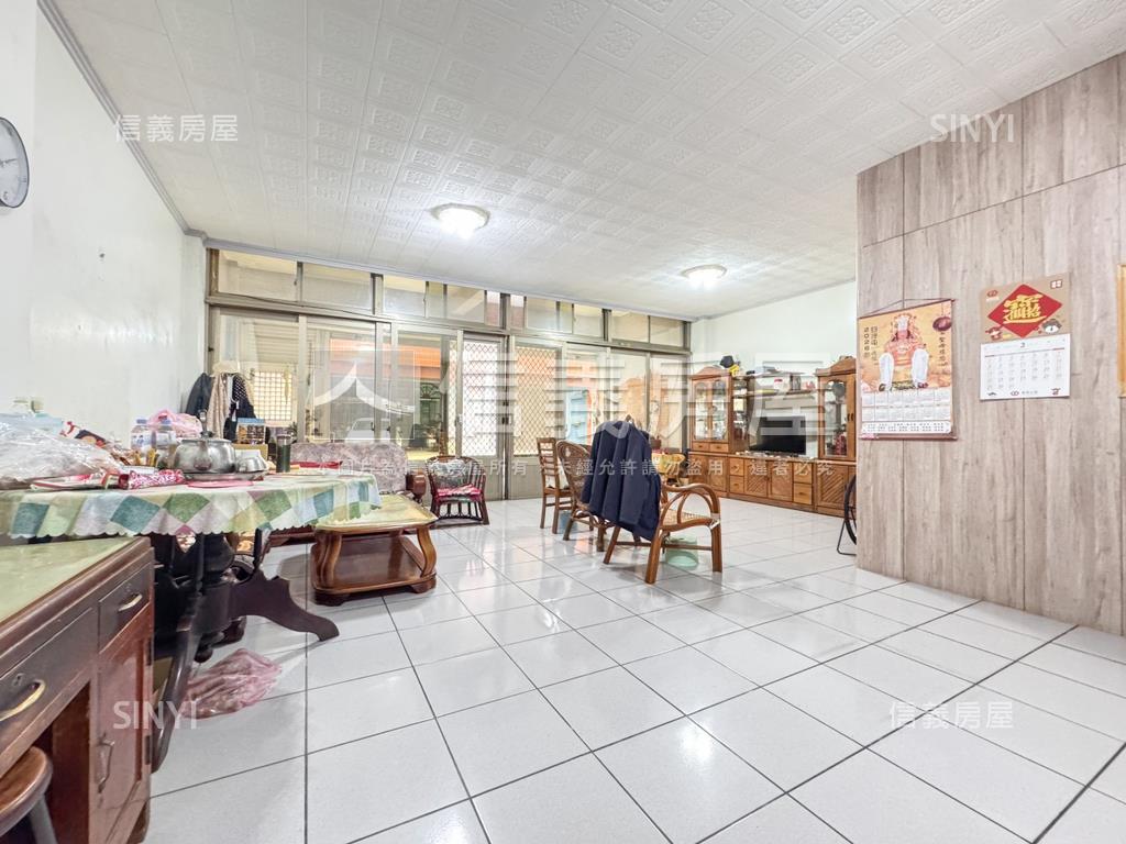 縣政二路大透天房屋室內格局與周邊環境