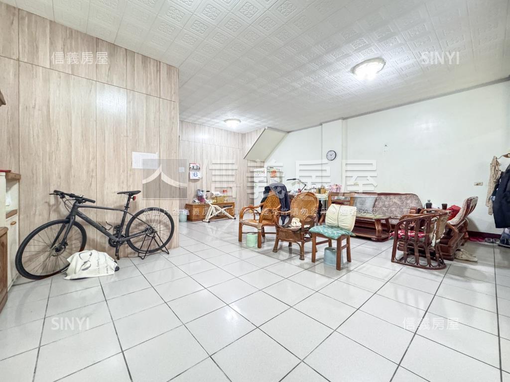 縣政二路大透天房屋室內格局與周邊環境