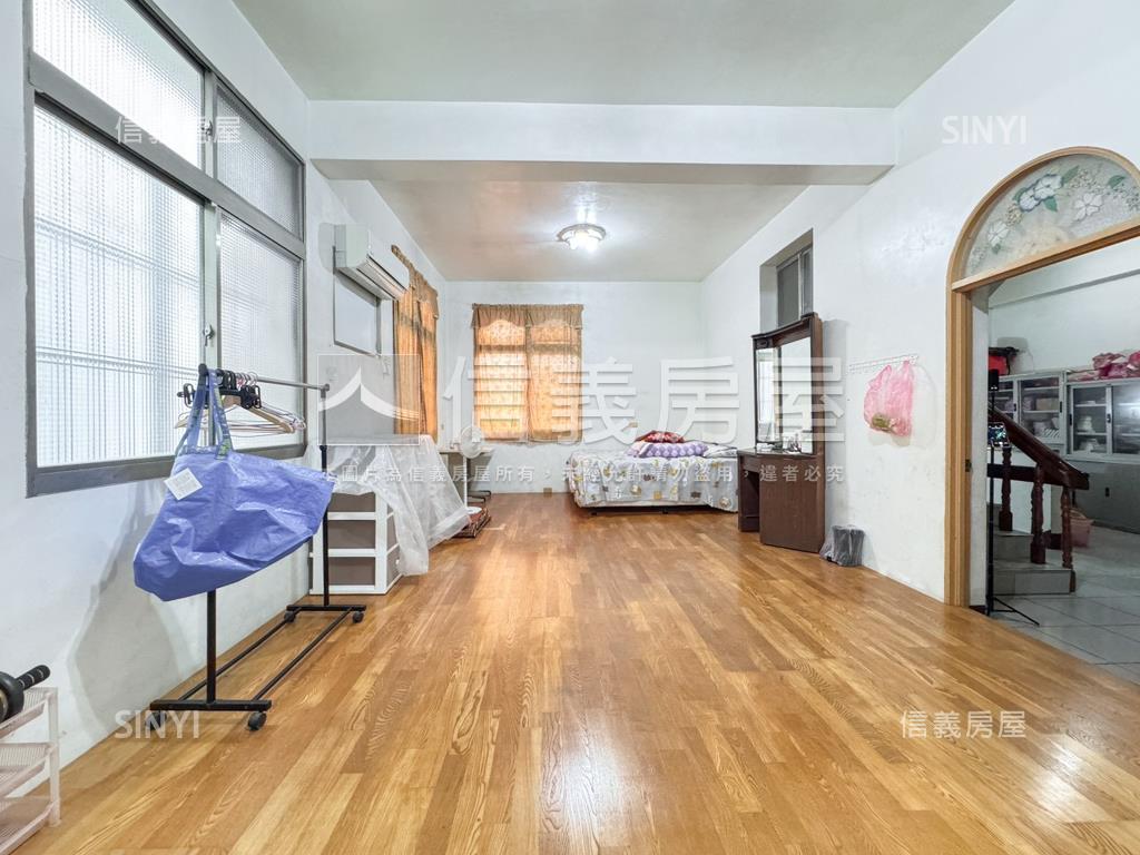 縣政二路大透天房屋室內格局與周邊環境