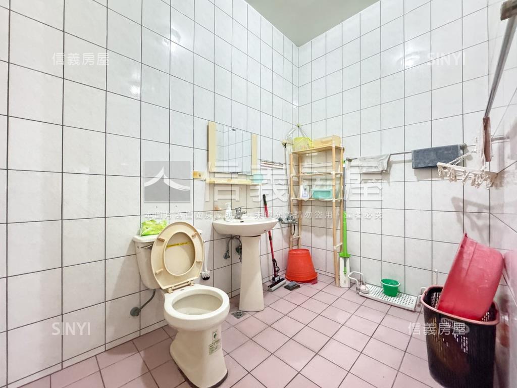 縣政二路大透天房屋室內格局與周邊環境