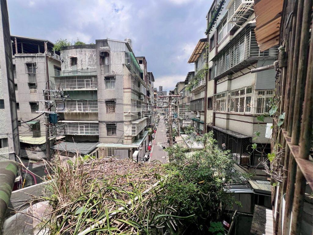 黃金三樓˙晴翠大公寓房屋室內格局與周邊環境