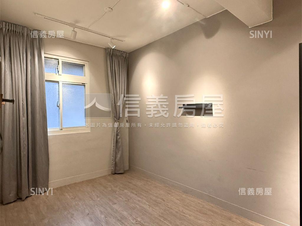 近內科精裝黃金３樓房屋室內格局與周邊環境