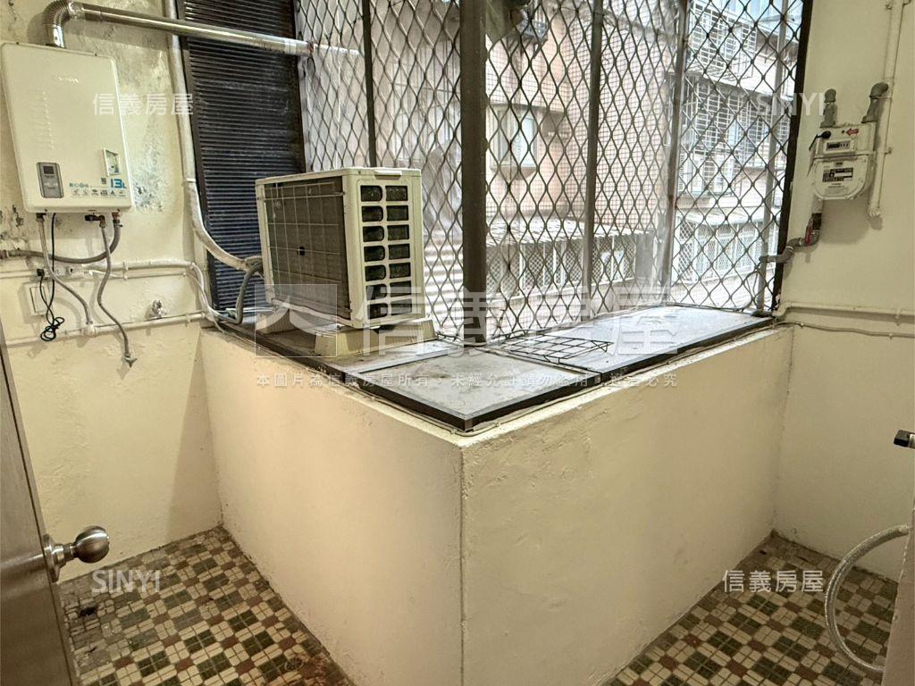 近內科精裝黃金３樓房屋室內格局與周邊環境