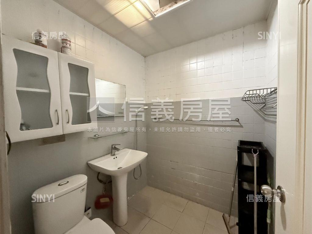 近內科精裝黃金３樓房屋室內格局與周邊環境
