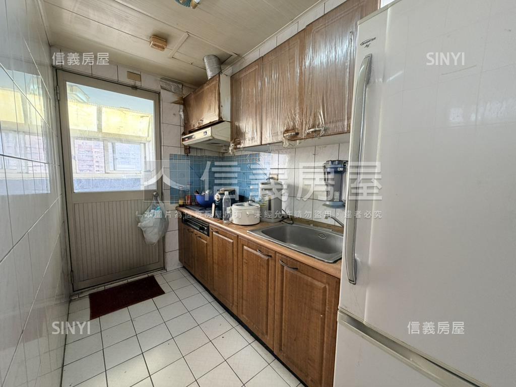 近市政捷運✭小別墅房屋室內格局與周邊環境