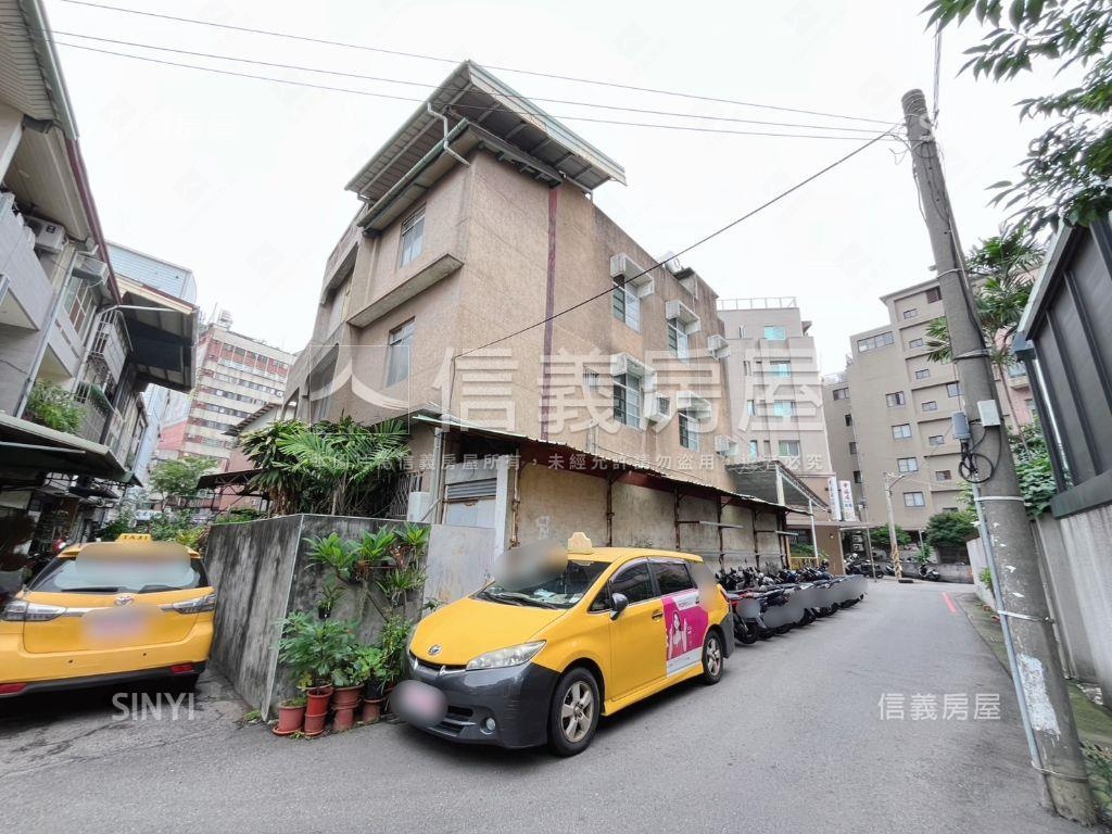 中清路角間雙臨路透天房屋室內格局與周邊環境