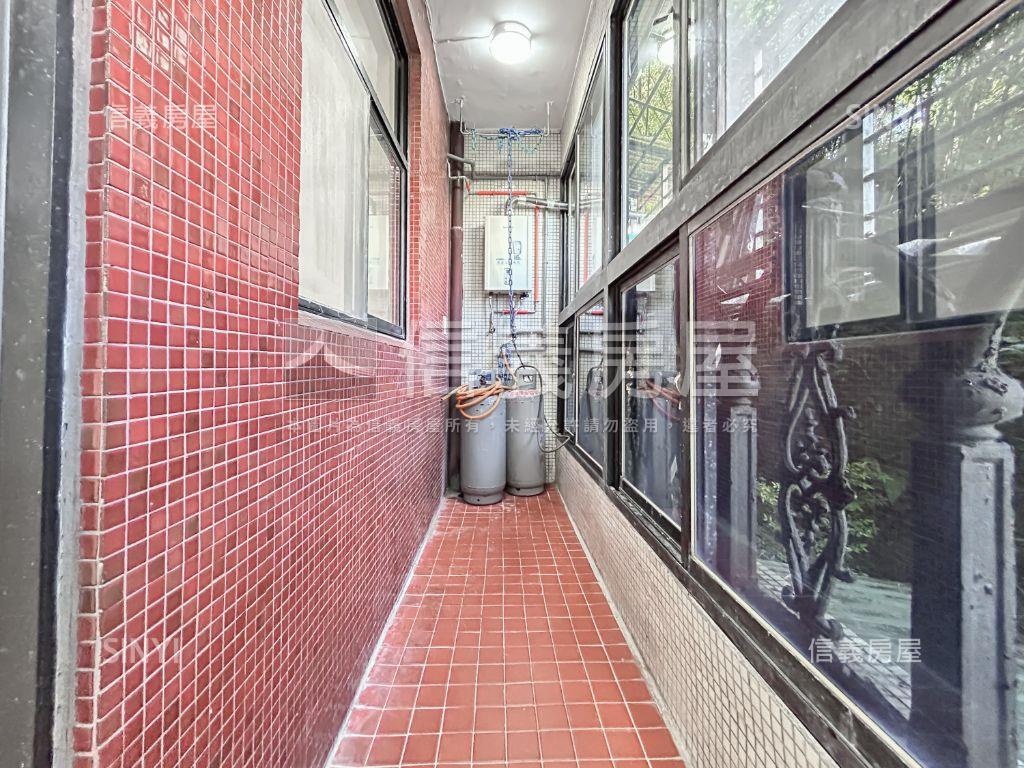 伯爵低總價兩房美屋房屋室內格局與周邊環境