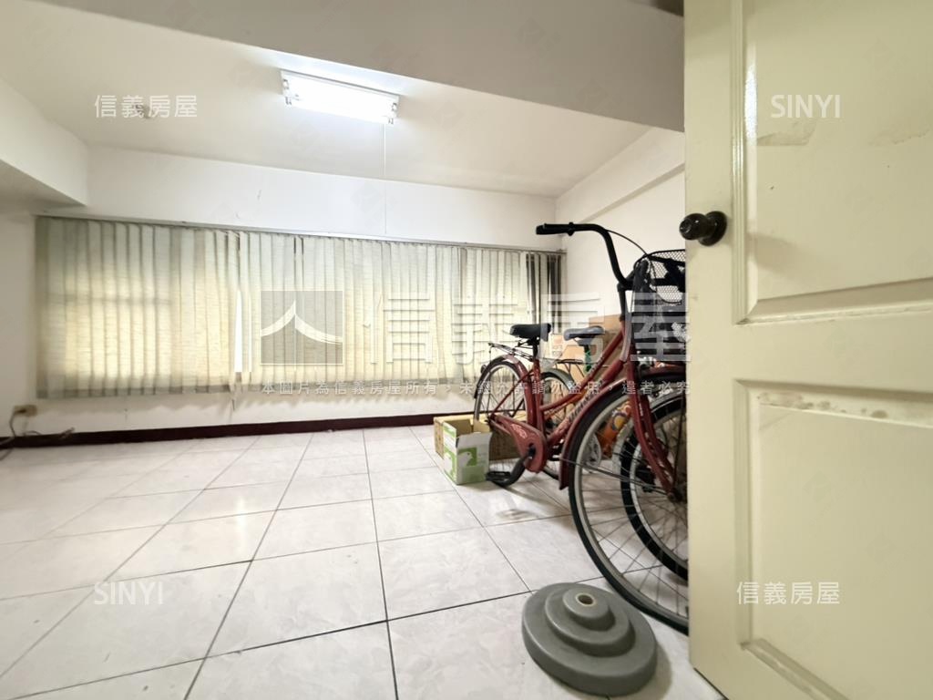 美村南路黃金稀有店面房屋室內格局與周邊環境