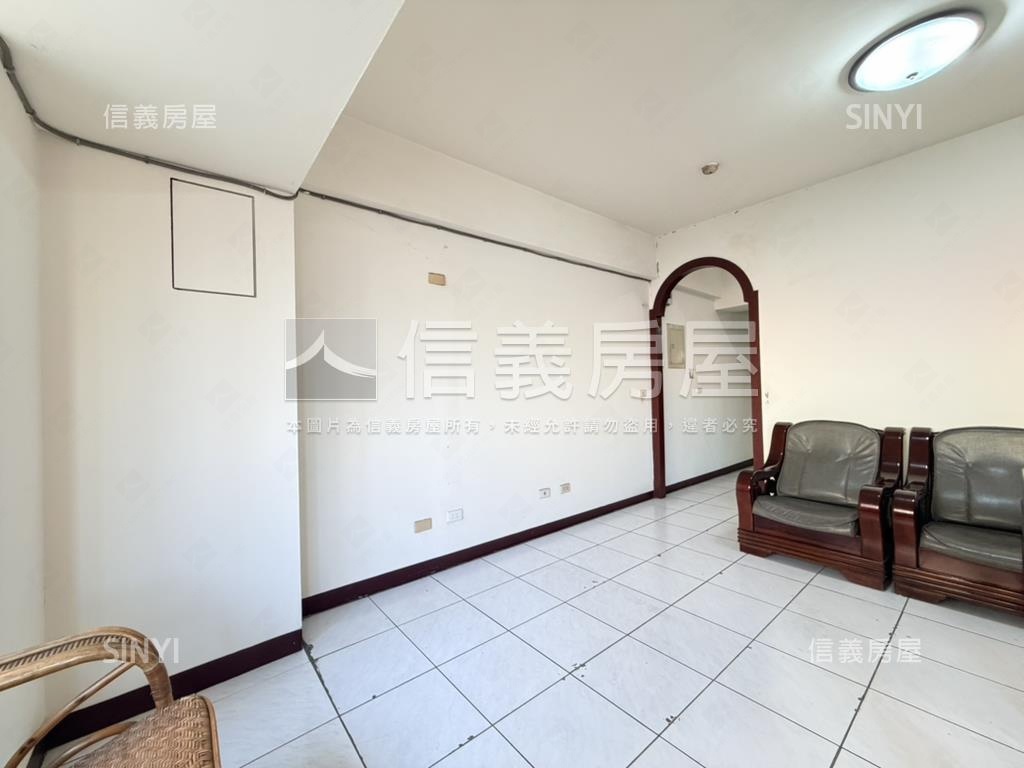 美村南路黃金稀有店面房屋室內格局與周邊環境