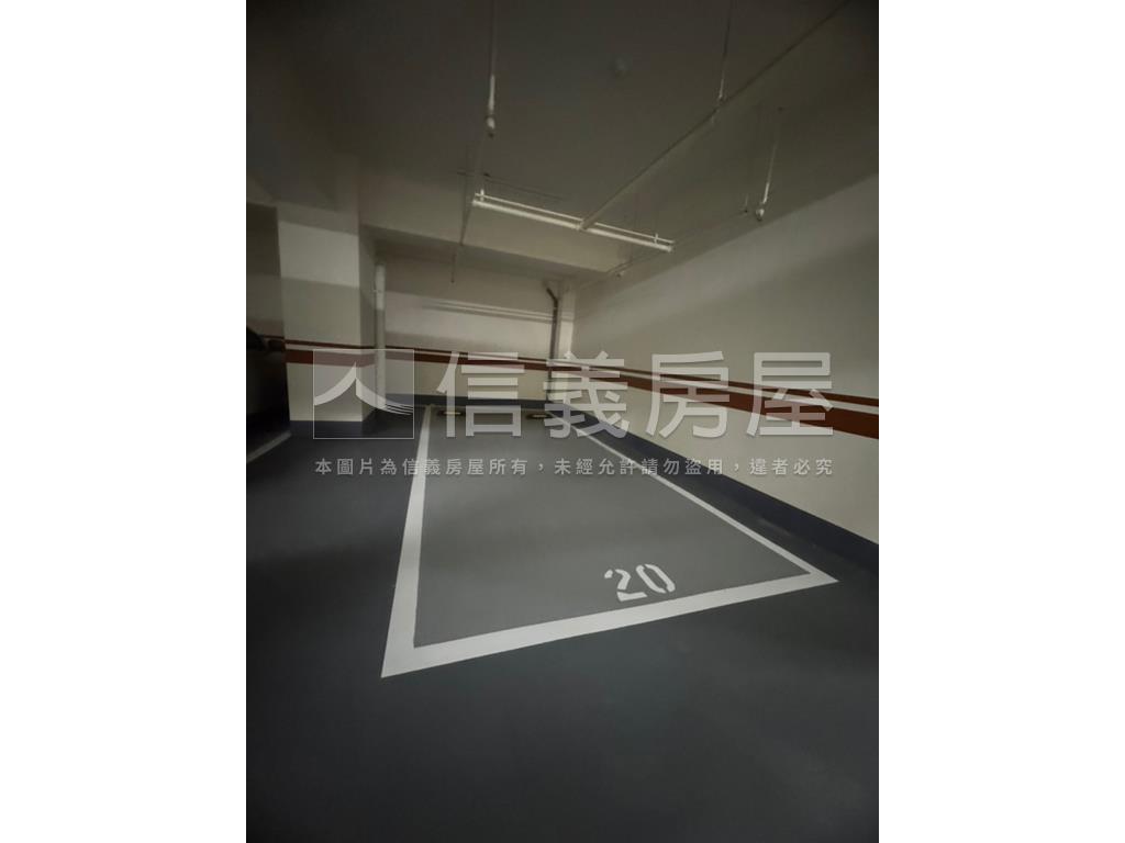 挑高有管理清幽店面新屋房屋室內格局與周邊環境