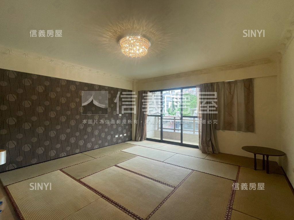 青草湖大面寬車庫透天房屋室內格局與周邊環境