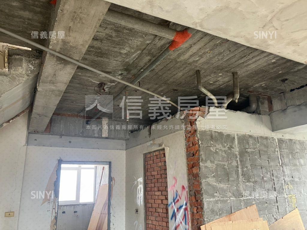 近中清捷運站皇家龍邸２房屋室內格局與周邊環境