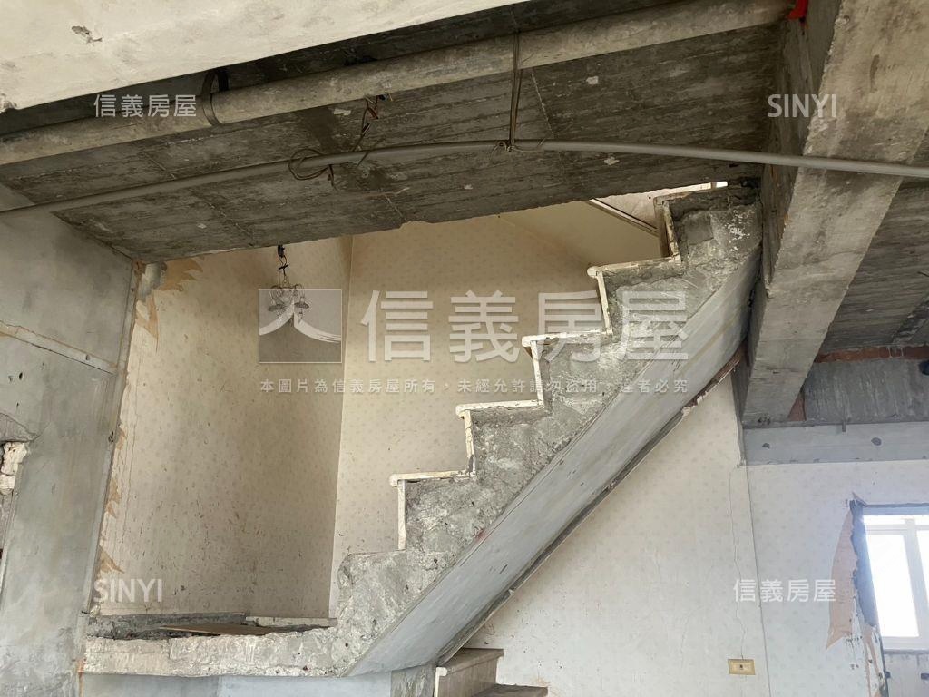 近中清捷運站皇家龍邸２房屋室內格局與周邊環境