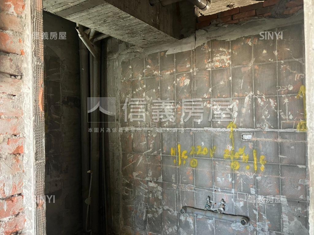 近中清捷運站皇家龍邸２房屋室內格局與周邊環境