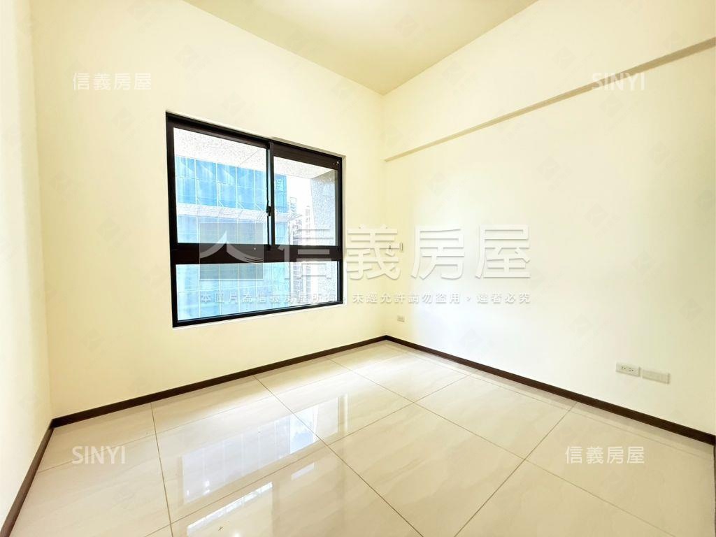 ★潤泰央北絕美３房車位房屋室內格局與周邊環境