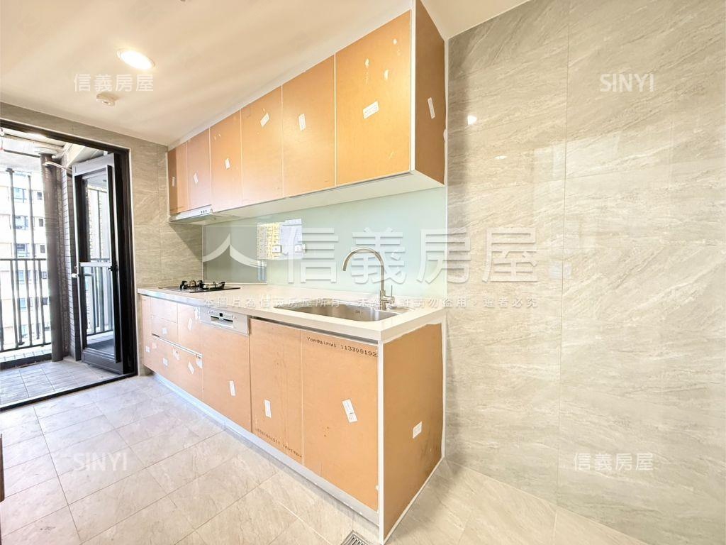 ★潤泰央北絕美３房車位房屋室內格局與周邊環境