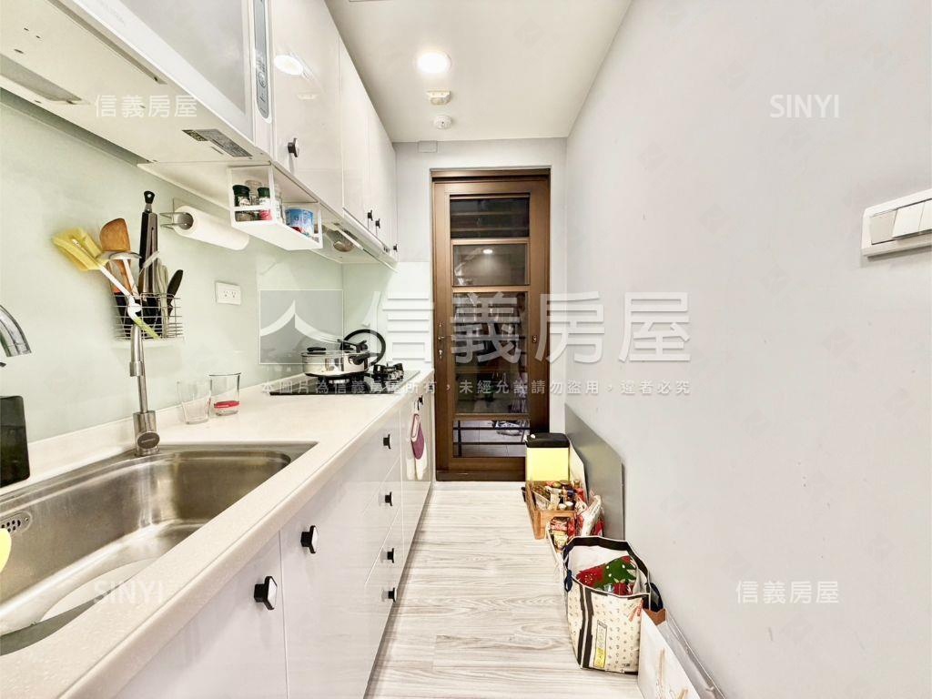 捷運弘暉方正３房稀有釋出房屋室內格局與周邊環境