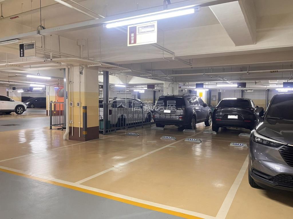 冠德新世界２房車位房屋室內格局與周邊環境
