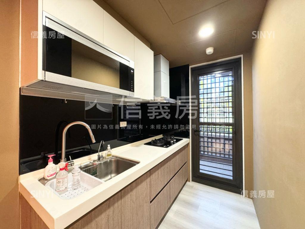 力璞學‧稀有挑高兩房車位房屋室內格局與周邊環境