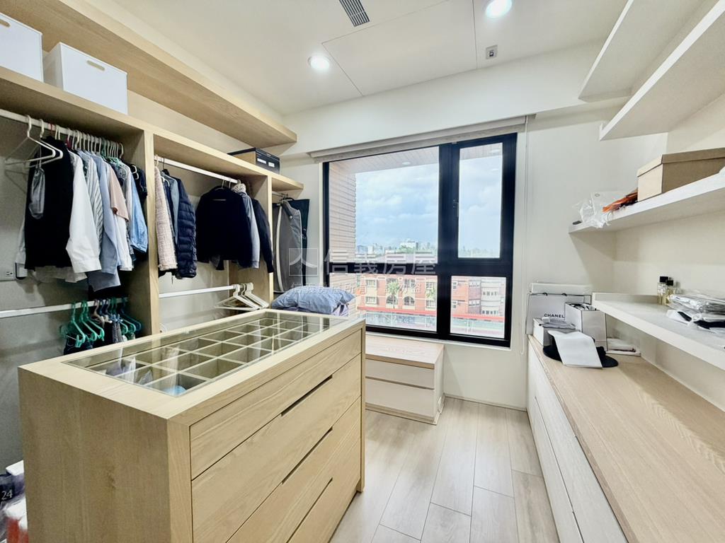 成功富邑四房雙車豪邸房屋室內格局與周邊環境