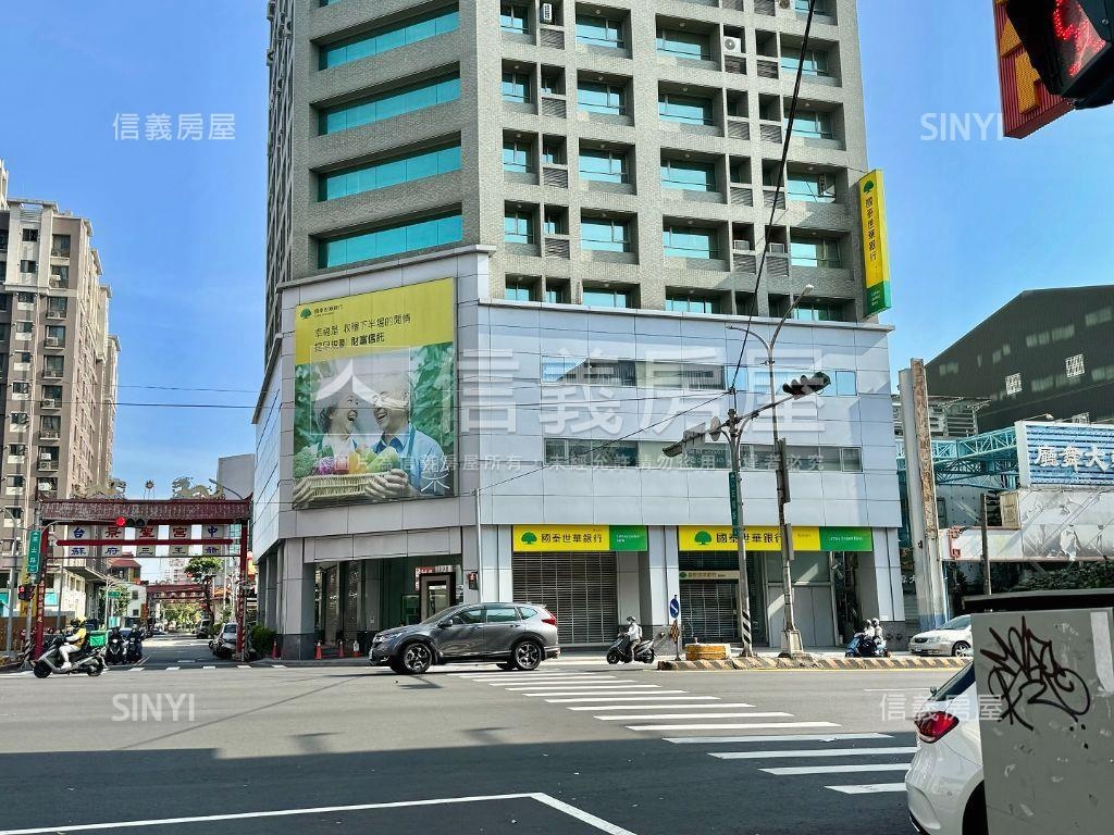 近１５米面寬。英士大角店房屋室內格局與周邊環境