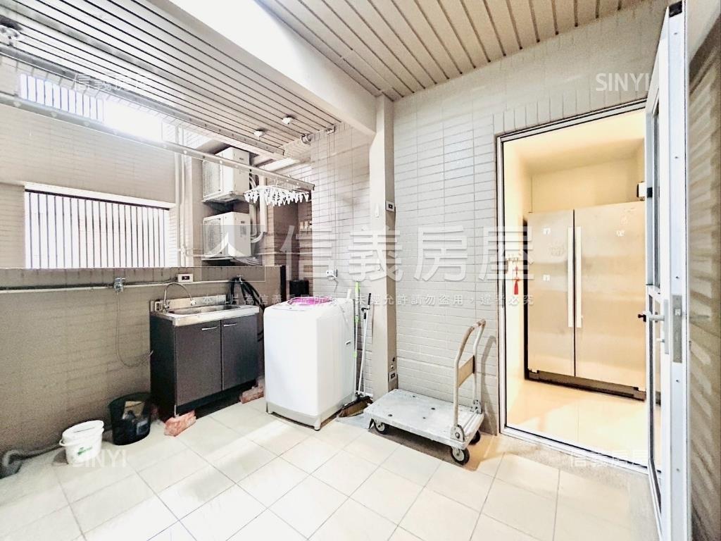 ＳＲＣ頂級奢華裝潢戶房屋室內格局與周邊環境