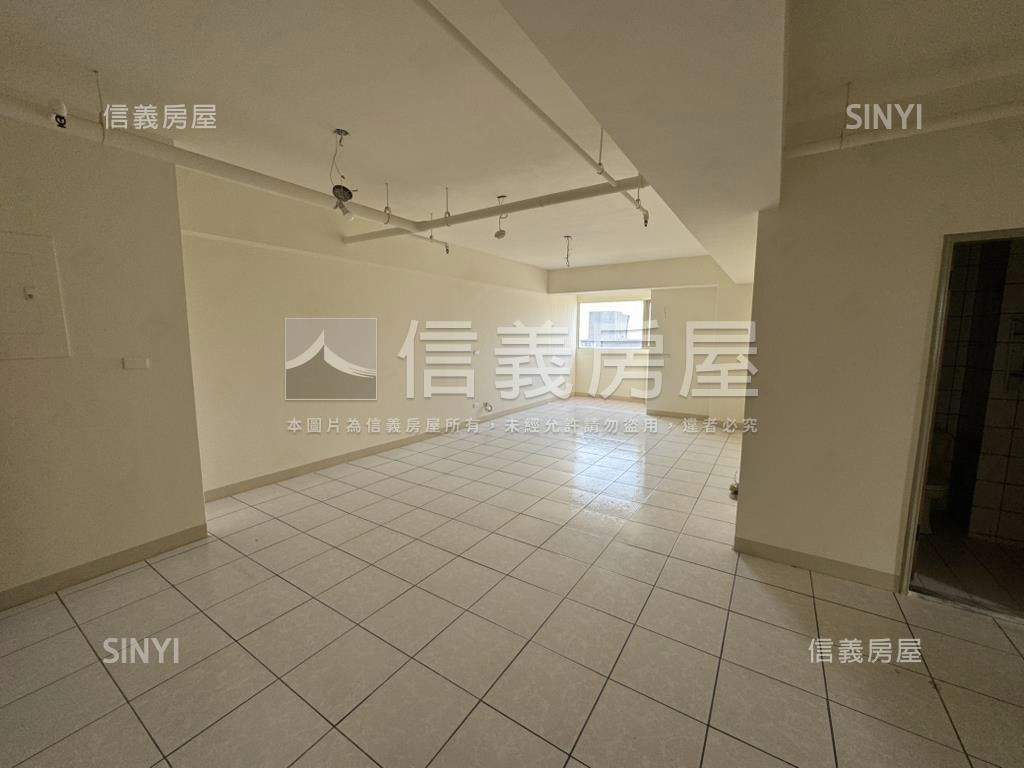 近交流道景觀美宅有車位房屋室內格局與周邊環境
