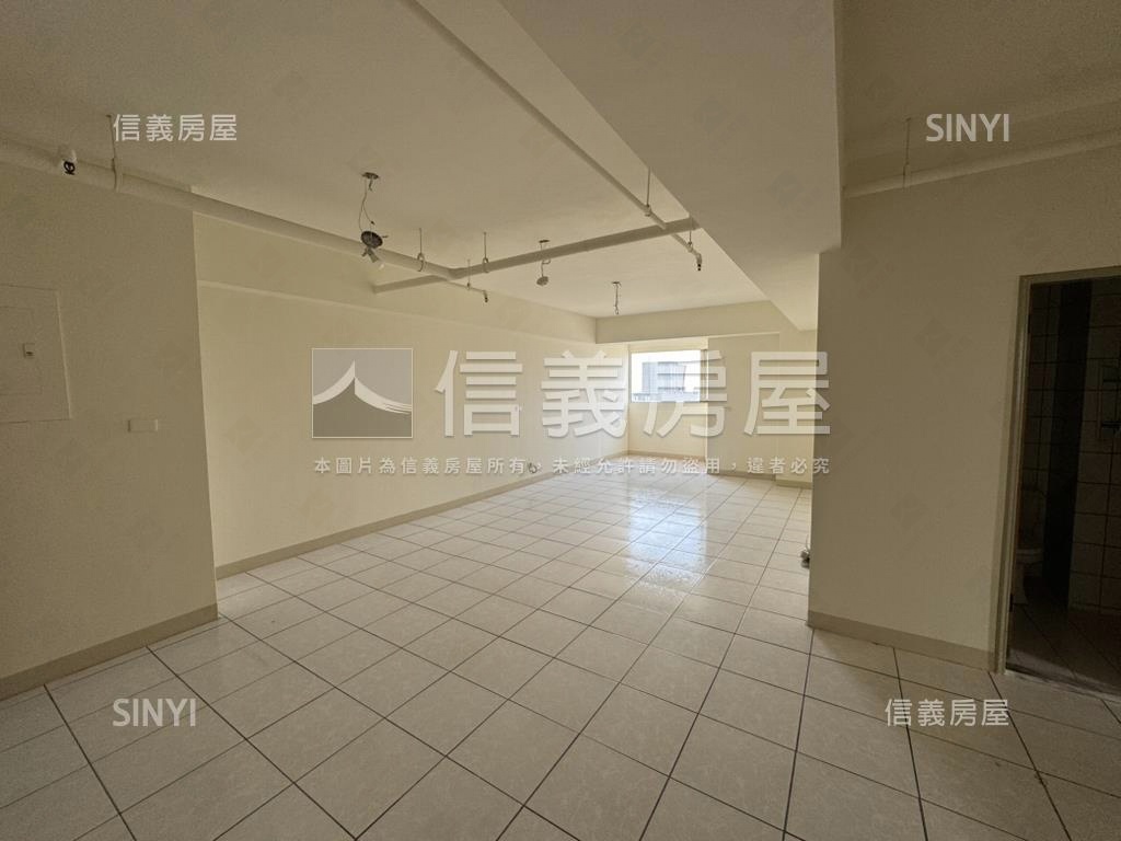 近交流道景觀美宅有車位房屋室內格局與周邊環境