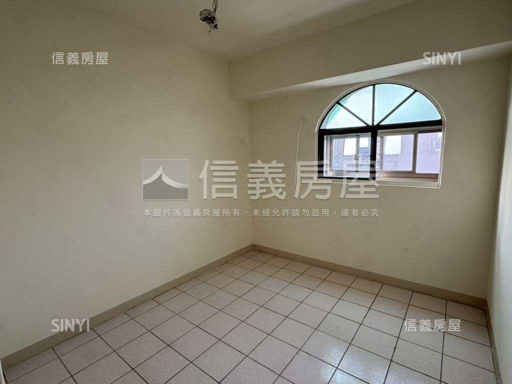 近交流道景觀美宅有車位房屋室內格局與周邊環境