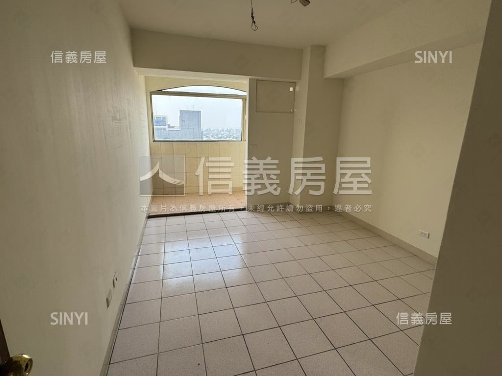 近交流道景觀美宅有車位房屋室內格局與周邊環境