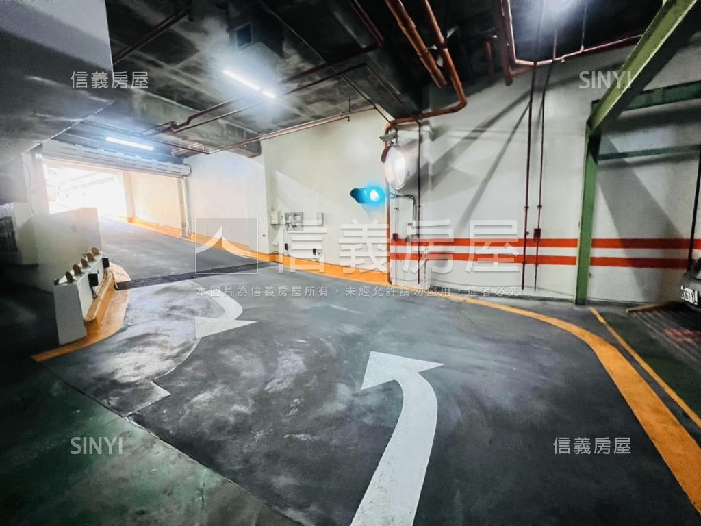 捷運鋼骨大三房車位房屋室內格局與周邊環境
