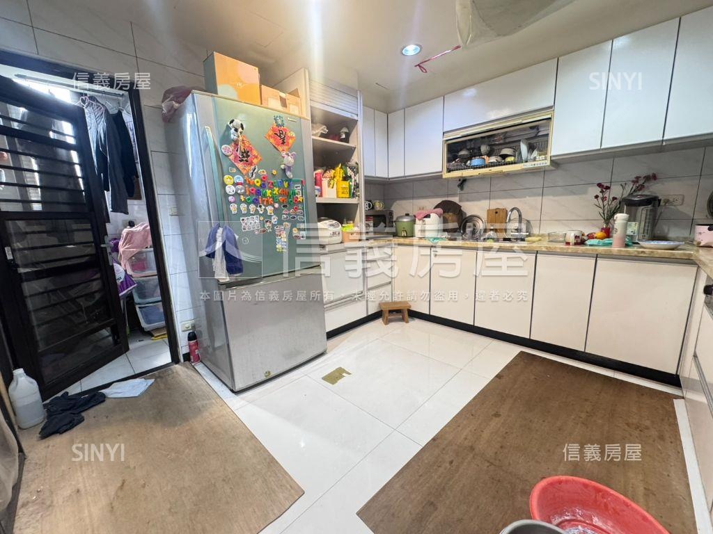 近青埔四房雙車位房屋室內格局與周邊環境