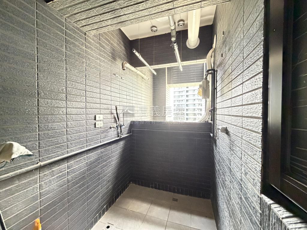 專任青埔溪景宅三房車位房屋室內格局與周邊環境