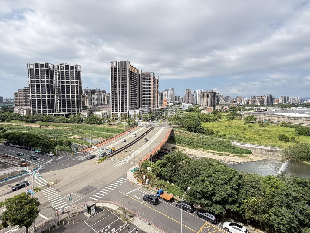 專任青埔溪景宅三房車位房屋室內格局與周邊環境
