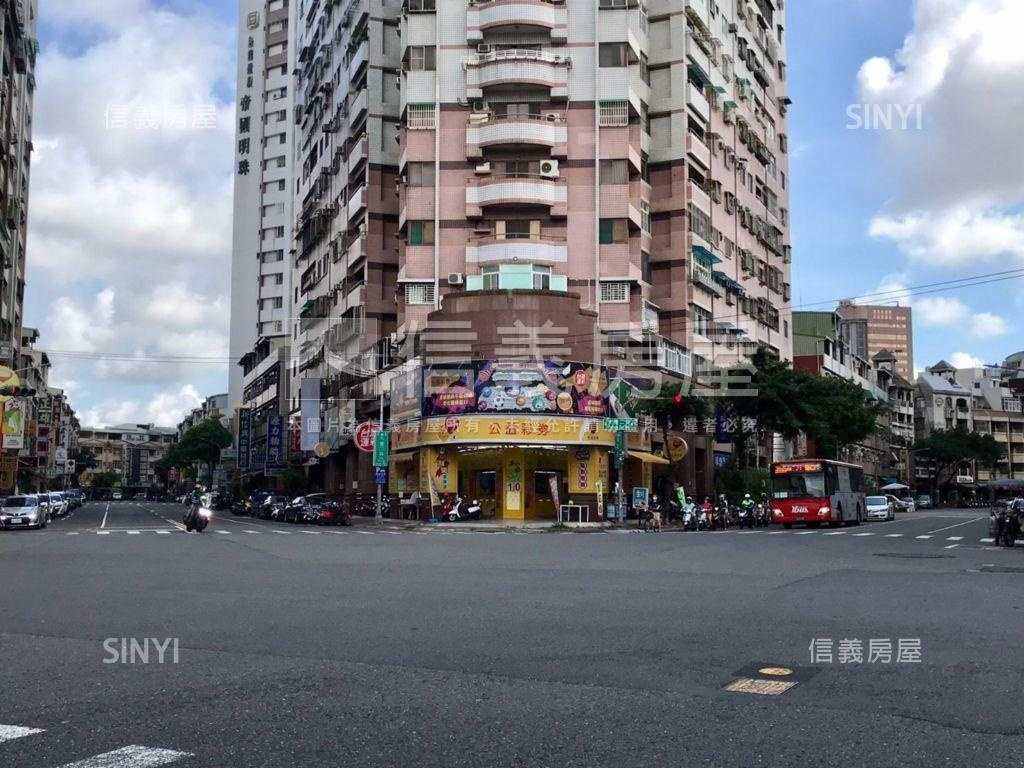 近育英大面寬三角窗金店面房屋室內格局與周邊環境