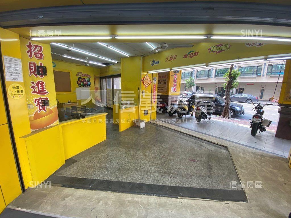 近育英大面寬三角窗金店面房屋室內格局與周邊環境