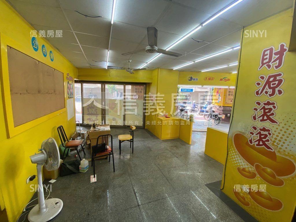 近育英大面寬三角窗金店面房屋室內格局與周邊環境