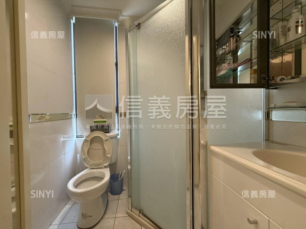 邊間三面採光三房Ｂ１車位房屋室內格局與周邊環境