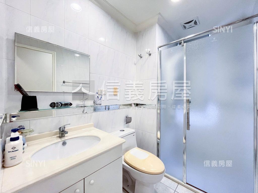 邊間三面採光三房Ｂ１車位房屋室內格局與周邊環境