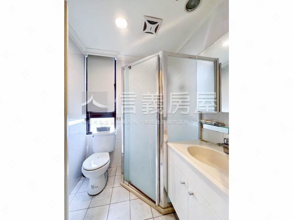 邊間三面採光三房Ｂ１車位房屋室內格局與周邊環境